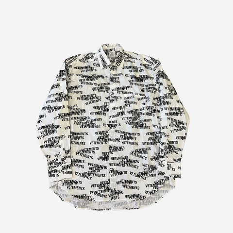 VETEMENTS ALL OVER LOGO WHITE SHIRT